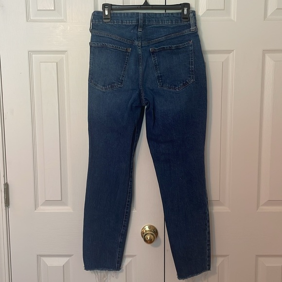 Old Navy Women's High-Waisted Secret-Smooth Pockets O.G. Straight Ripped Look 8 - Picture 4 of 9